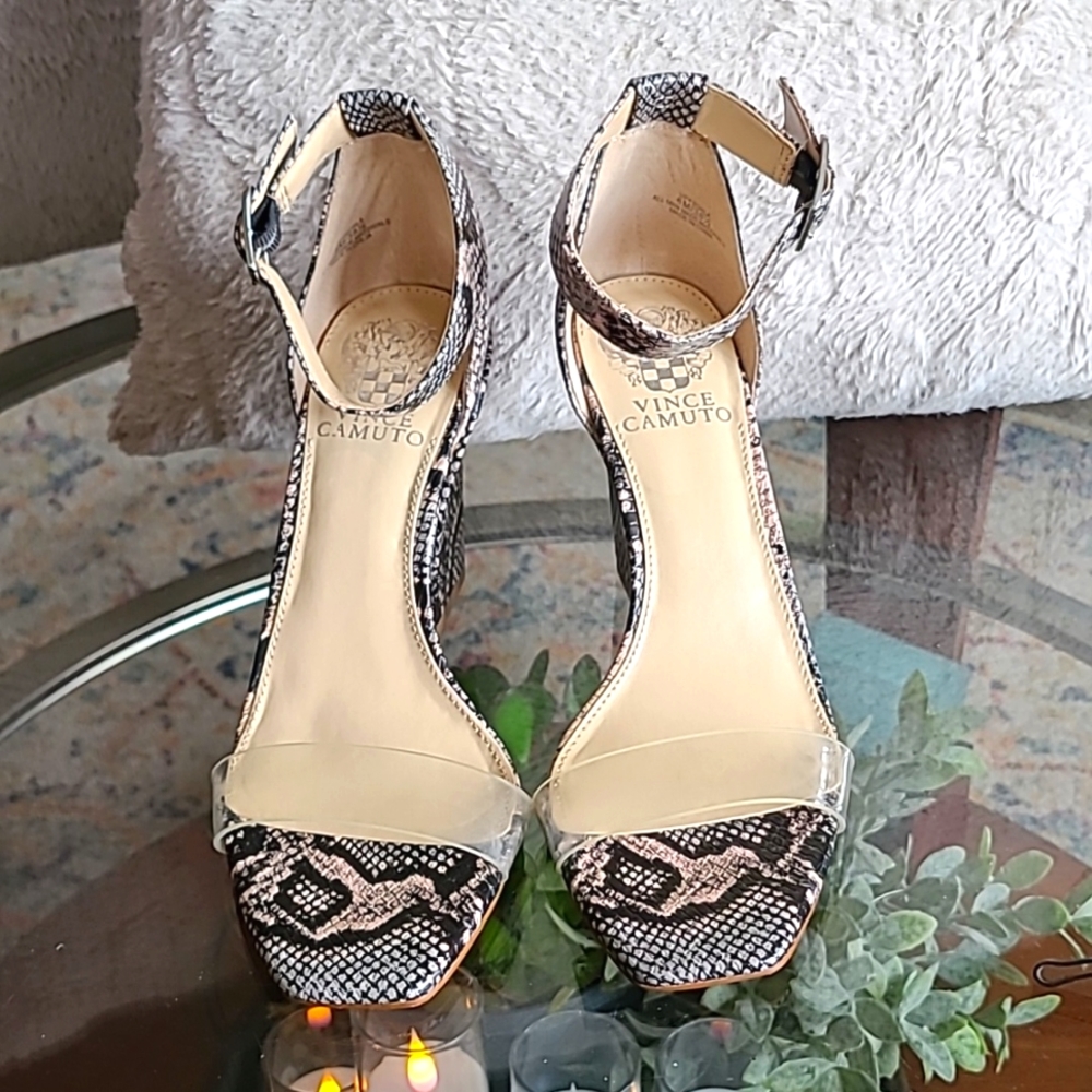 VINCE CAMUTO High Heels